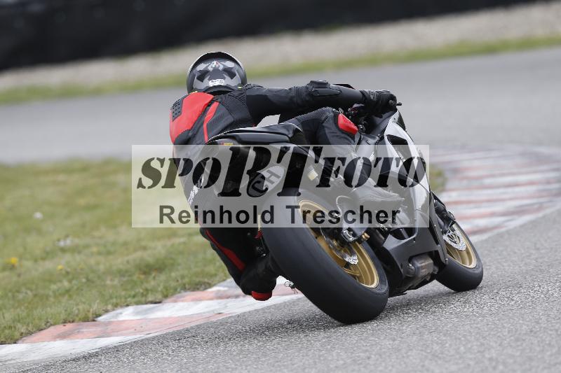 /Archiv-2025/06 18.04.2025 Speer Racing ADR/Gruppe gelb/backside